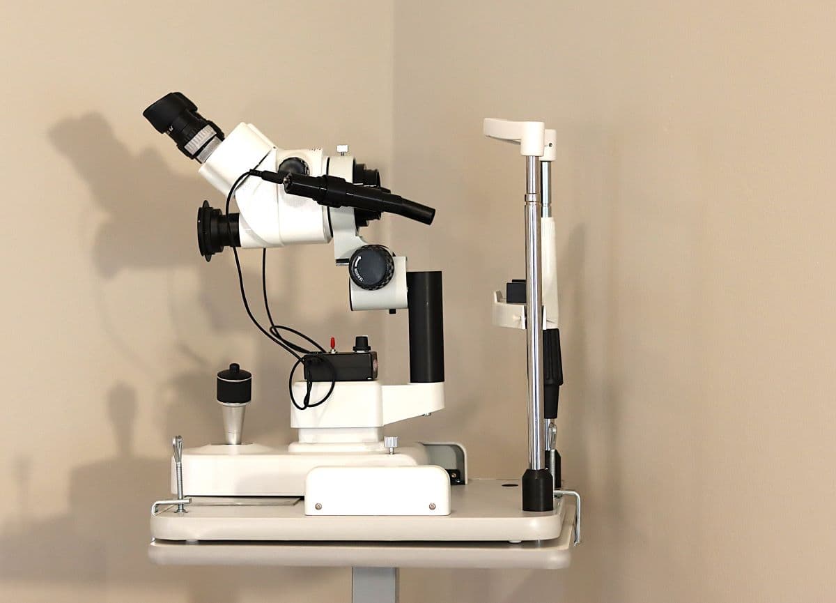 Irisdiagnose. Ablauf. Ich betrachte Deine Iris mit einem speziellen Irismikroskop und fotografiere sie meist auch. TEN Praxis Maureen Liebschner