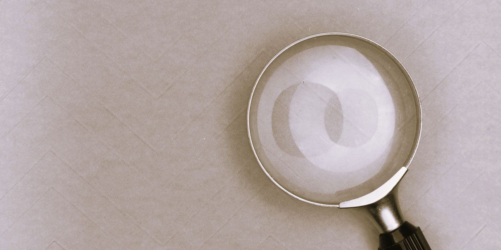 naturheilkunde-praxis-maureen-liebschner-zuerich-irisdiagnose-augendiagnostik-lupe